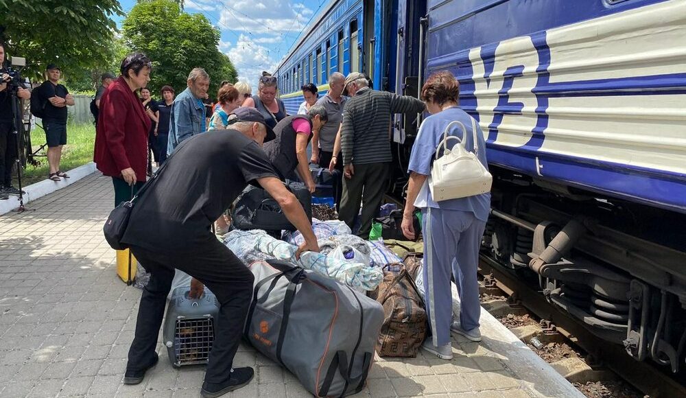 З Донеччини прибув черговий евакуаційний поїзд на Волинь (фото)