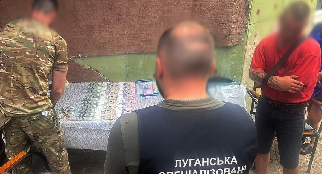 В Донецкой области задержали преступную группу, которая за 7000 долларов переправляла уклонений за границу (фото)