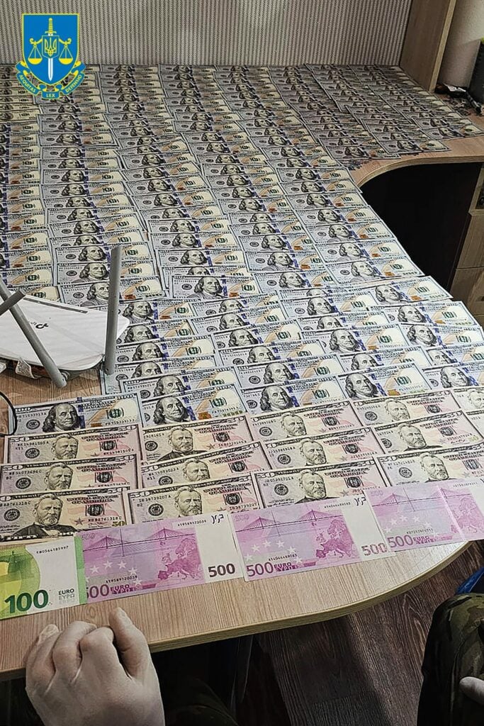 На Донеччині затримали злочинну групу, яка за 7000 доларів переправляла ухилянтів закордон (фото)