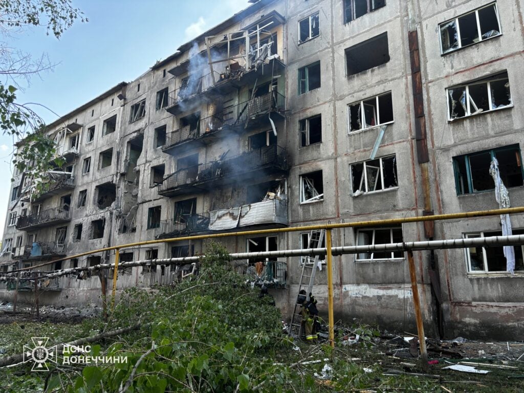 2 загиблих та 16 поранених людей внаслідок обстрілу Мирнограда та Райгородку (фото)