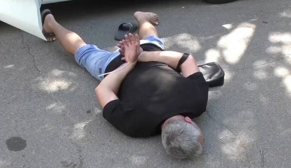 В Донецьку затримали чоловіка, який нібито планував підрив автомобіля силовиків окупантів (фото)