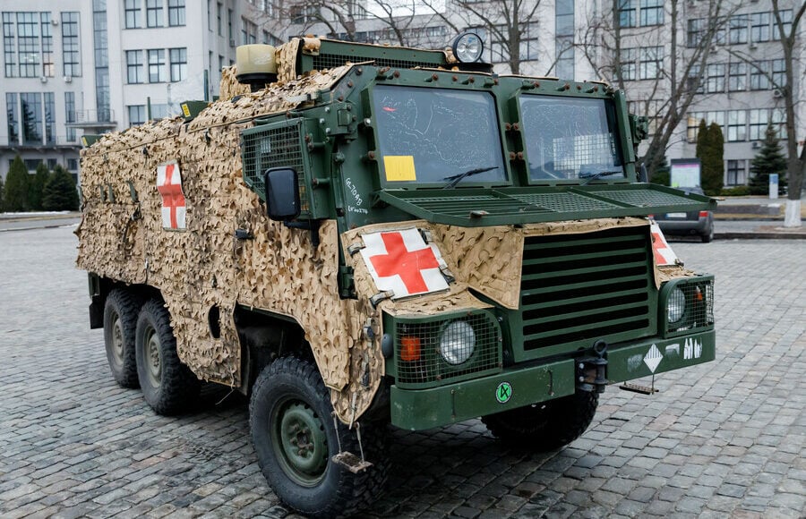 Партнери нададуть Україні 200 одиниць евакотехніки для фронту, — Міноборони
