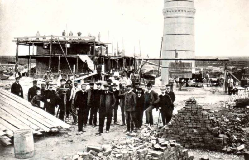 Фахівці з Німеччини на будівельному майданчику заводу, 1898 рік 