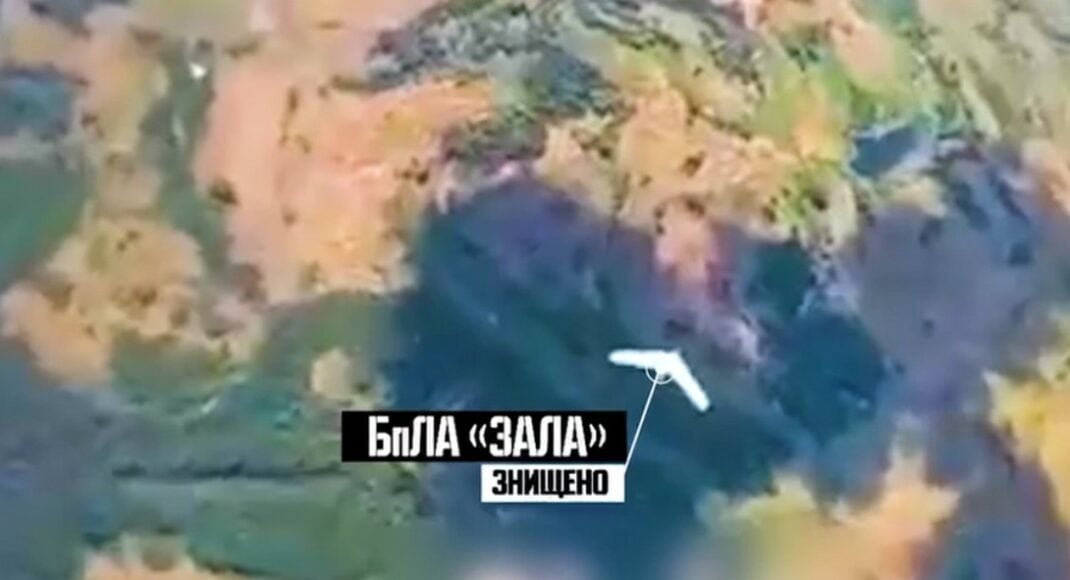 Украинский дрон сбил российский беспилотник "Zala" неподалеку Серебрянского леса (видео)