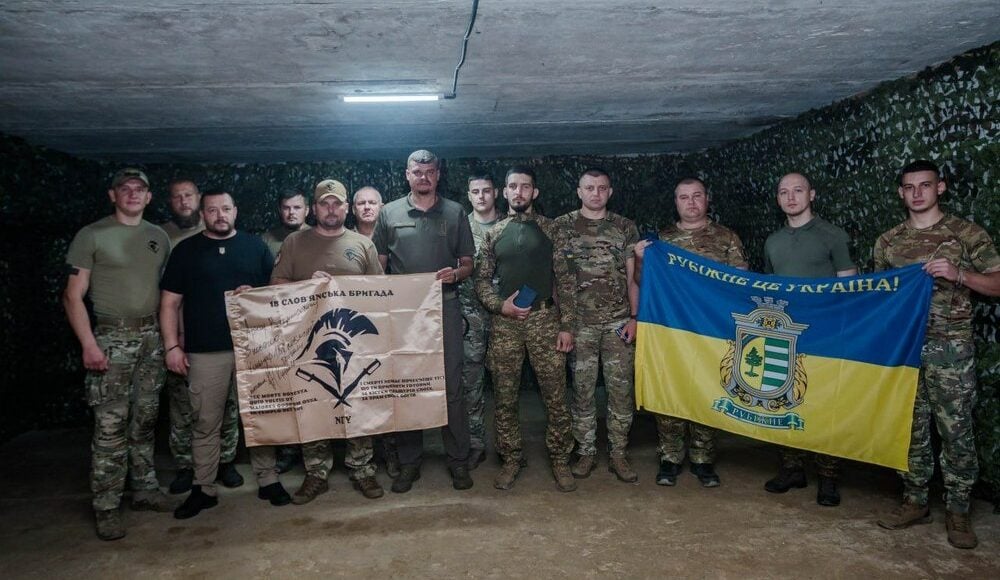 Луганщина передала беспилотники и мощные павербанки военнослужащим 18 — той Славянской бригады (фото)