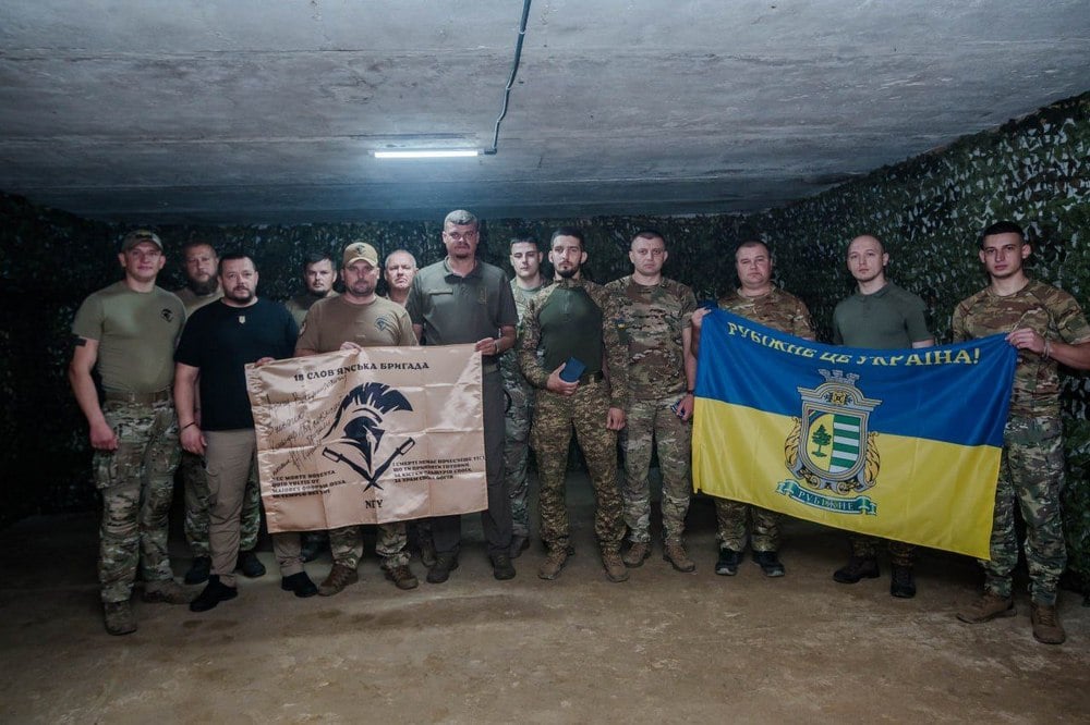 Луганщина передала 14 безпілотників та потужні павербанки військовослужбовцям 18 Слов’янської бригади (фото)