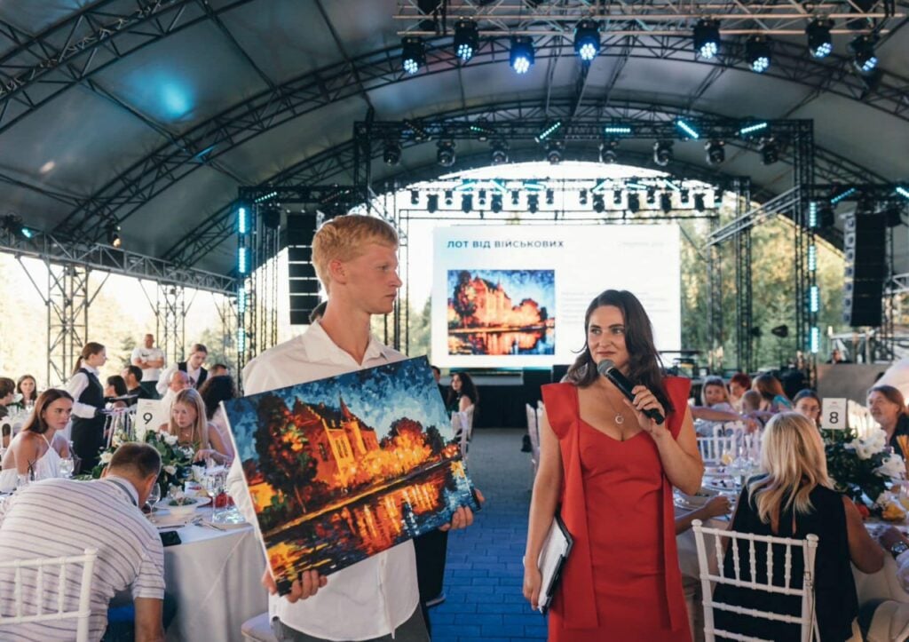 Картину захисника Маріуполя продали на аукціоні за 500 тисяч гривень (фото)