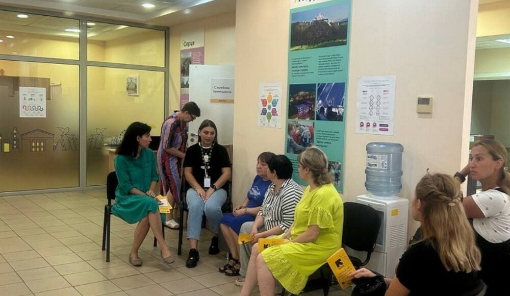 В Каменском Международный комитет спасения провел информационную сессию для женщин из Мариуполя