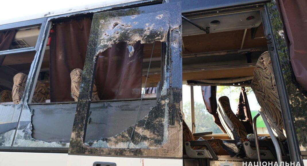 В Донецкой области под обстрел попал автобус Обогатительной фабрики "Свято-Варваринская", погибли 3 человека