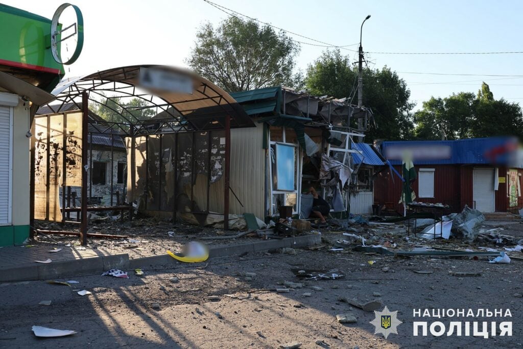 У Мирнограді росіяни скинули бомбу на зупинку з людьми, 4 людини загинули, серед постраждалих — дитина