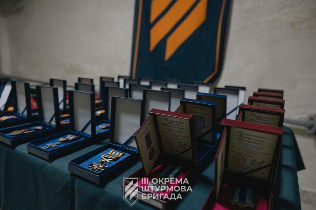 Оборонці Донеччини з 3 ОШБр отримали державні нагороди: фото