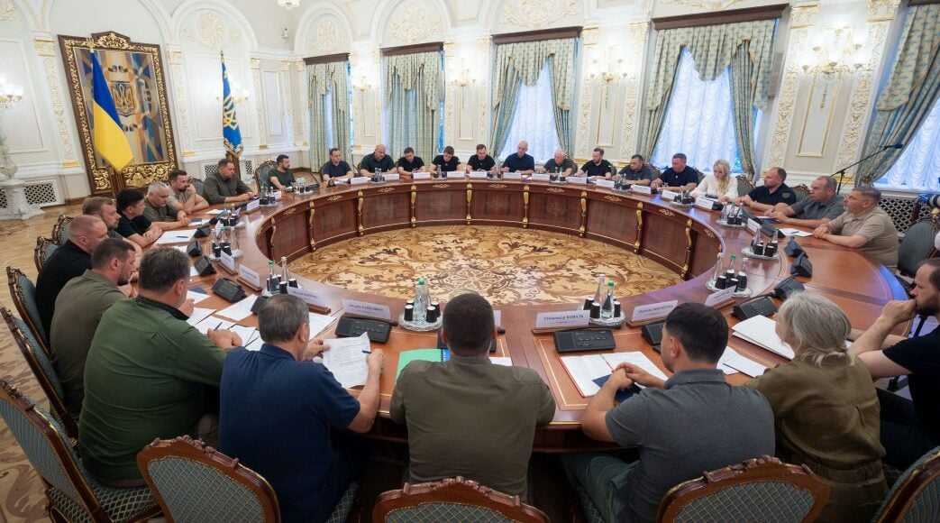 Зеленский провел совещание с руководителями областных администраций (видео)
