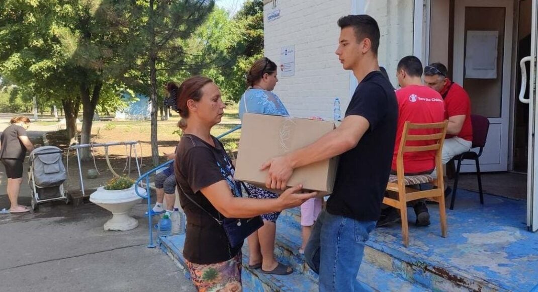Наборы помощи получили семьи с детьми в Покровске (фото)