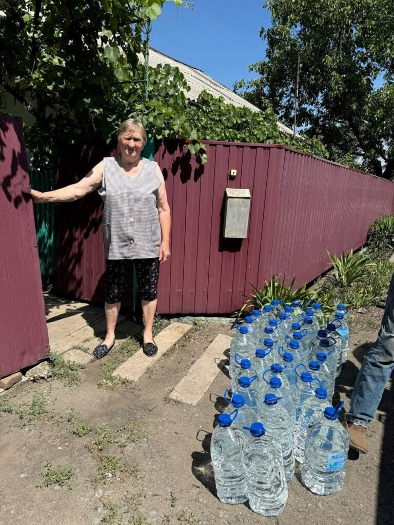 "Карітас Маріуполь" доставляє питну воду жителям Селидівської громади (фото)
