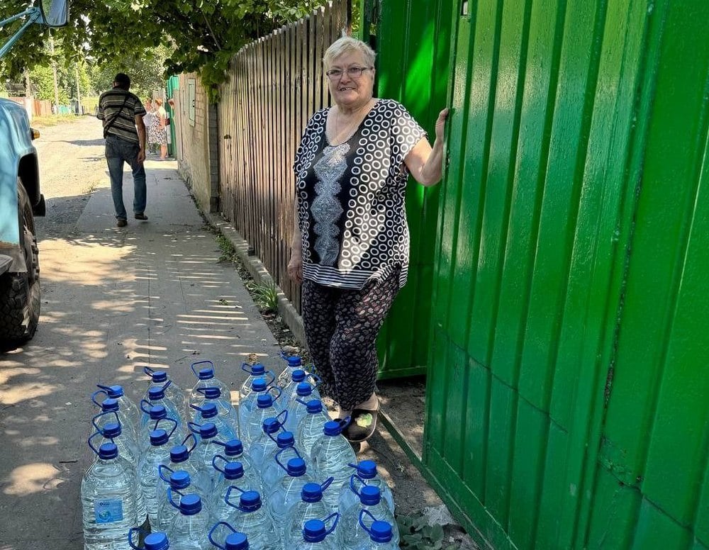 "Карітас Маріуполь" доставляє питну воду жителям Селидівської громади