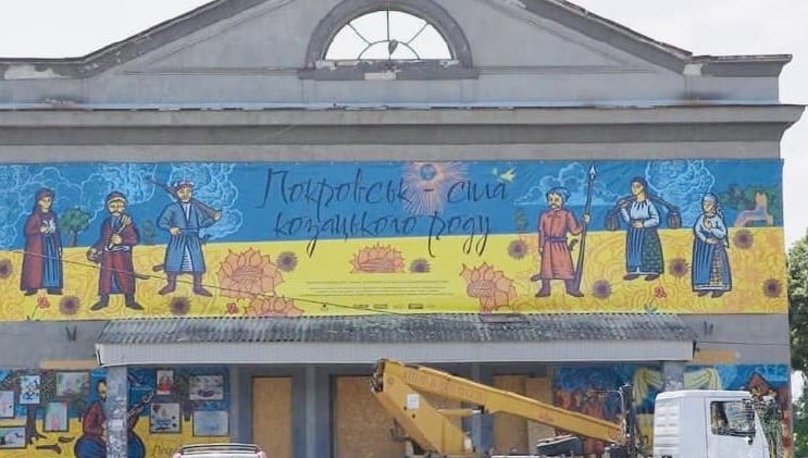У Покровську зʼявились банери на козацьку тематику