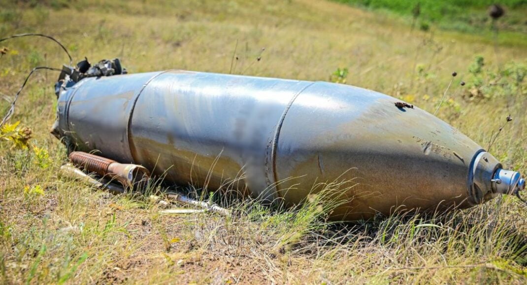 Поблизу Роздольного на Донеччині знешкодили російську авіабомбу ФАБ-500
