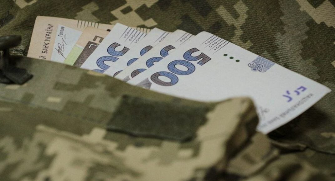 Еще 180 тысяч гривен получили в июле защитники и члены их семей из Кременщины