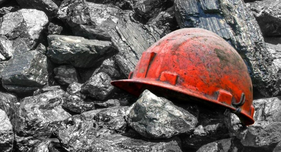 Росіяни вдарили по шахті на Донеччині, там перебували майже 30 робітників