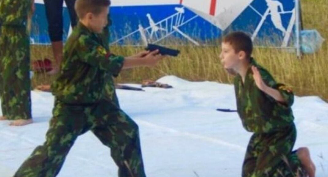 В Мариуполе россияне милитаризуют детей,—советник городского головы Мариуполя