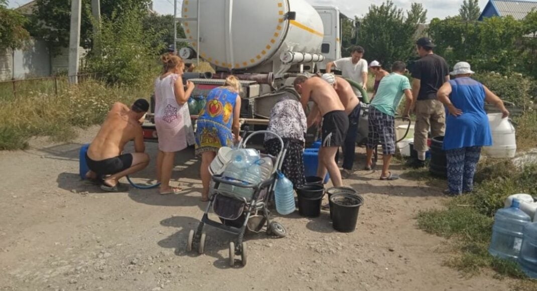 Жителям 3 населенных пунктов Донетчины доставили более 130 тысяч литров воды: куда привезли (фото)