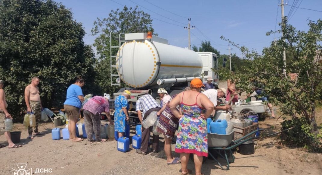 Более 130 тонн питьевой и технической воды подвезли спасатели Донетчины жителям области