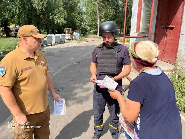 У Покровську рятувальники проводять профілактичну роботу з населенням щодо правил пожежної безпеки у побуті