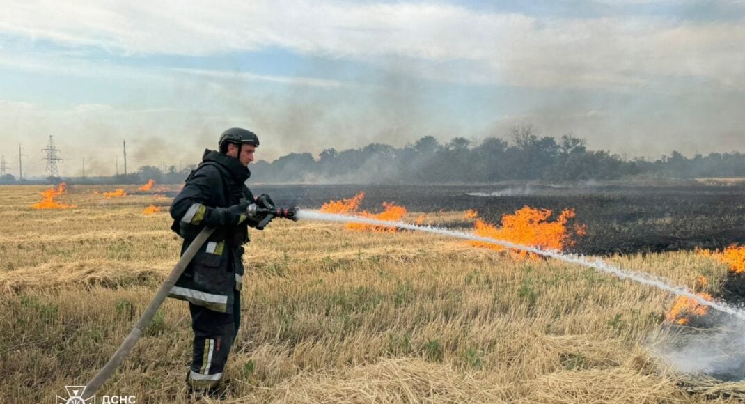 На Донеччині рятувальники ліквідували 17 пожеж за добу, 6 з яких виникли внаслідок обстрілів