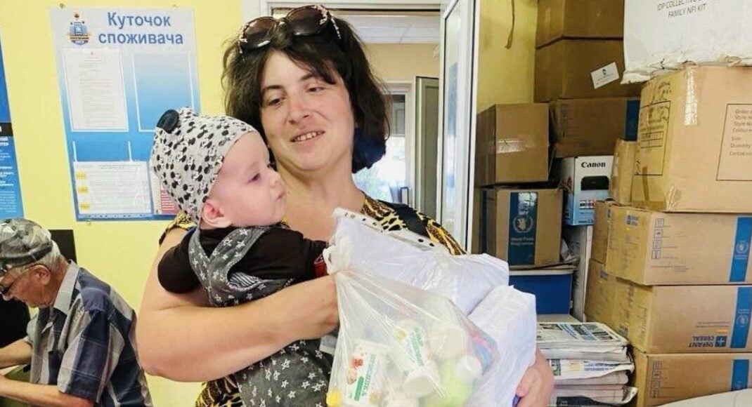 100 сімей з Покровська отримали гуманітарну допомогу для малюків (фото)