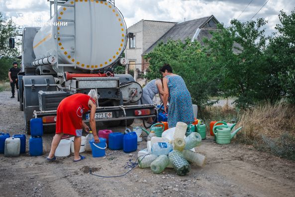 Более 70 тонн воды подвезли спасатели жителям Донетчины