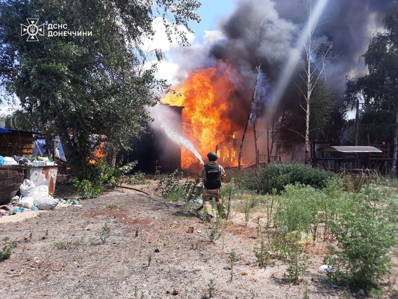 У Лиманській громаді рятувальники ліквідували 2 пожежі, спричинені обстрілами (фото)