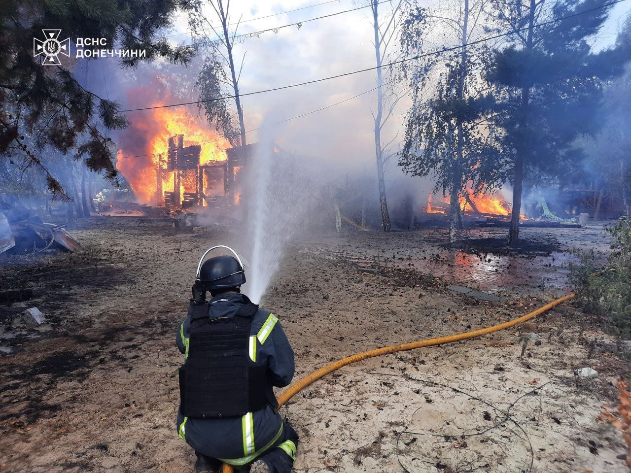 У Лиманській громаді рятувальники ліквідували 2 пожежі, спричинені обстрілами (фото)