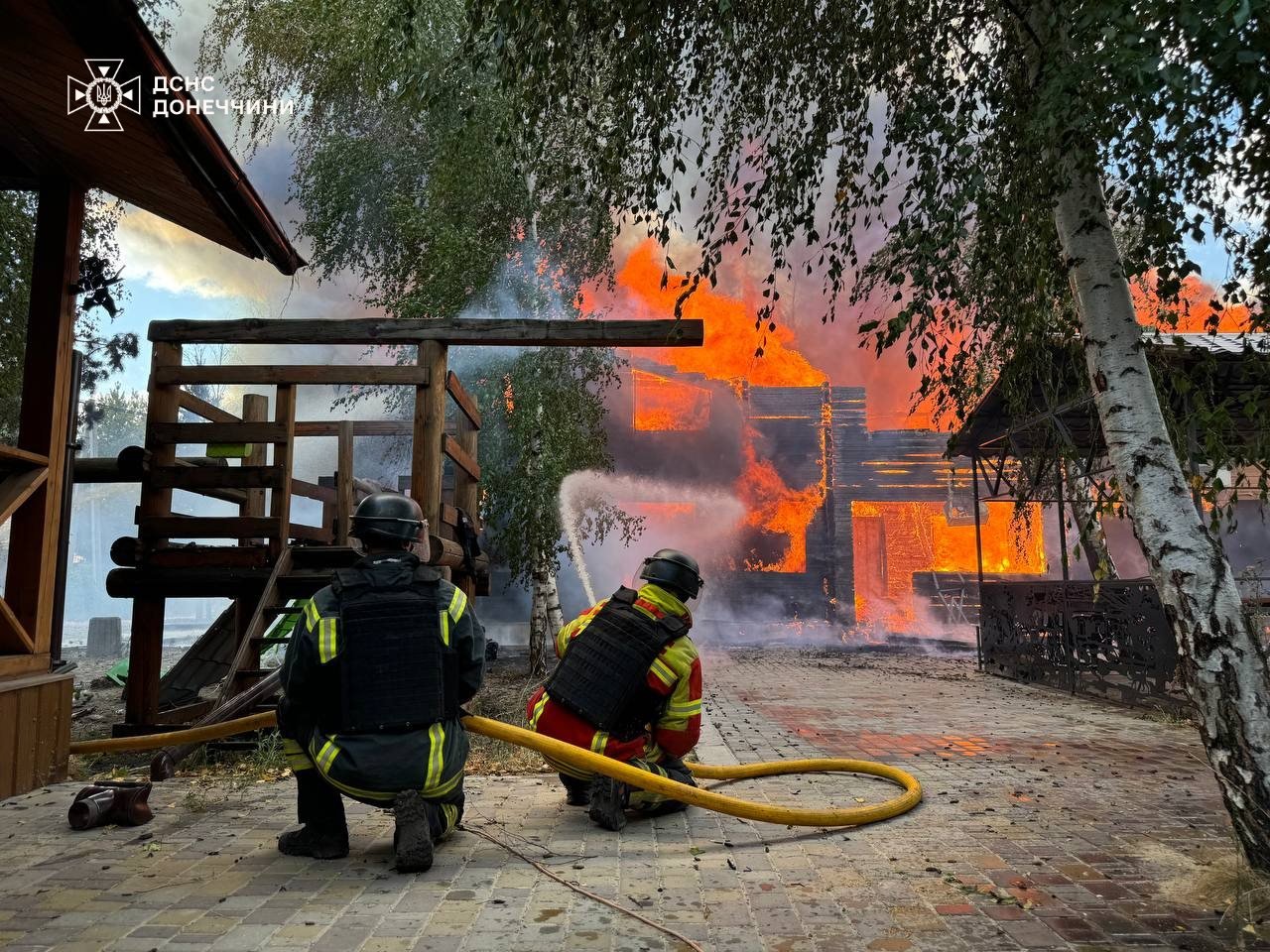 У Лиманській громаді рятувальники ліквідували 2 пожежі, спричинені обстрілами (фото)