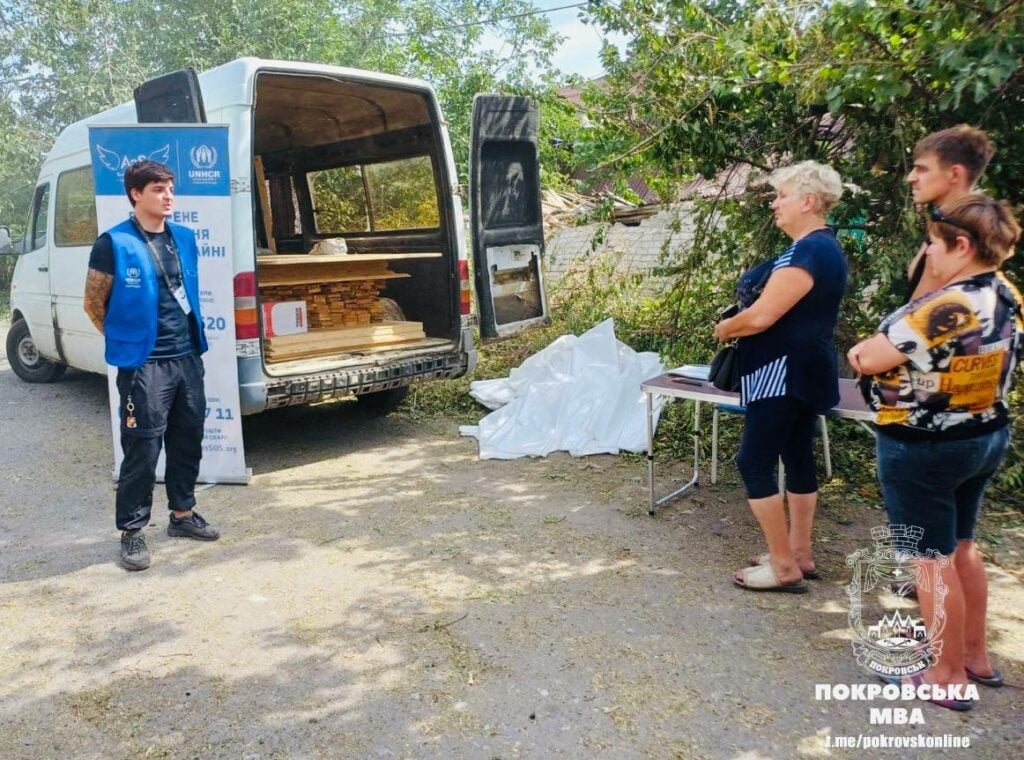 "Янголи Спасіння" надали допомогу власникам пошкодженого майна у Покровську (фото)