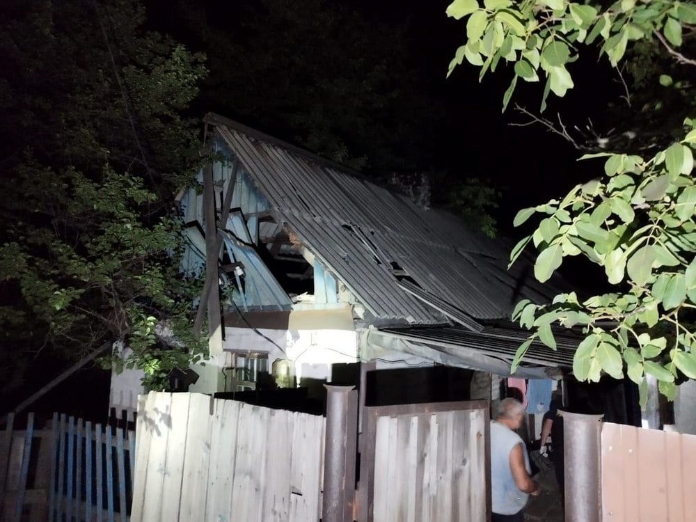Російські війська скинули авіабомбу на Селидівську громаду, є поранена (фото)