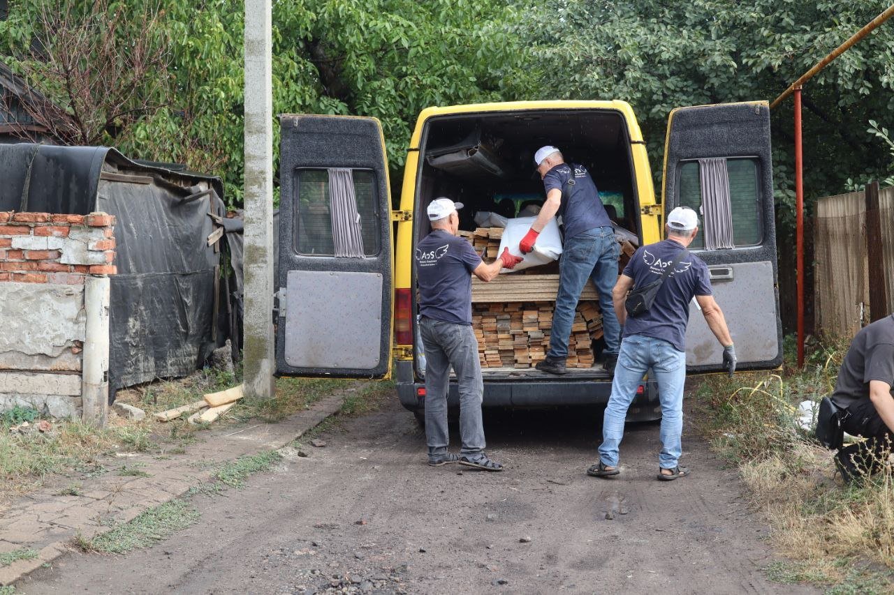 В Українську постраждалі від обстрілів рф отримали будівельні матеріали за підтримки ООН (фото)