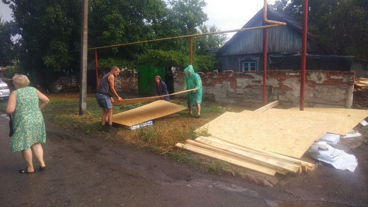 Жителі Українська, постраждалі від обстрялів рф отримали будівельні матеріали за підтримки ООН (фото)
