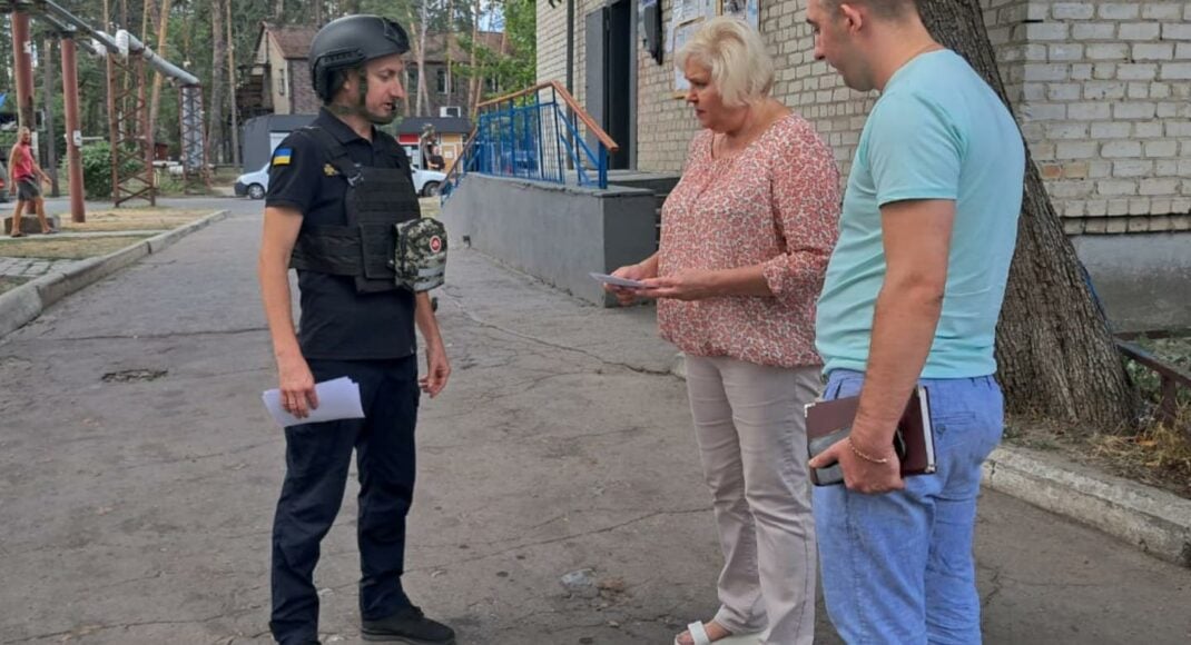 Спасатели обучают жителей Святогорска правилам пожарной безопасности