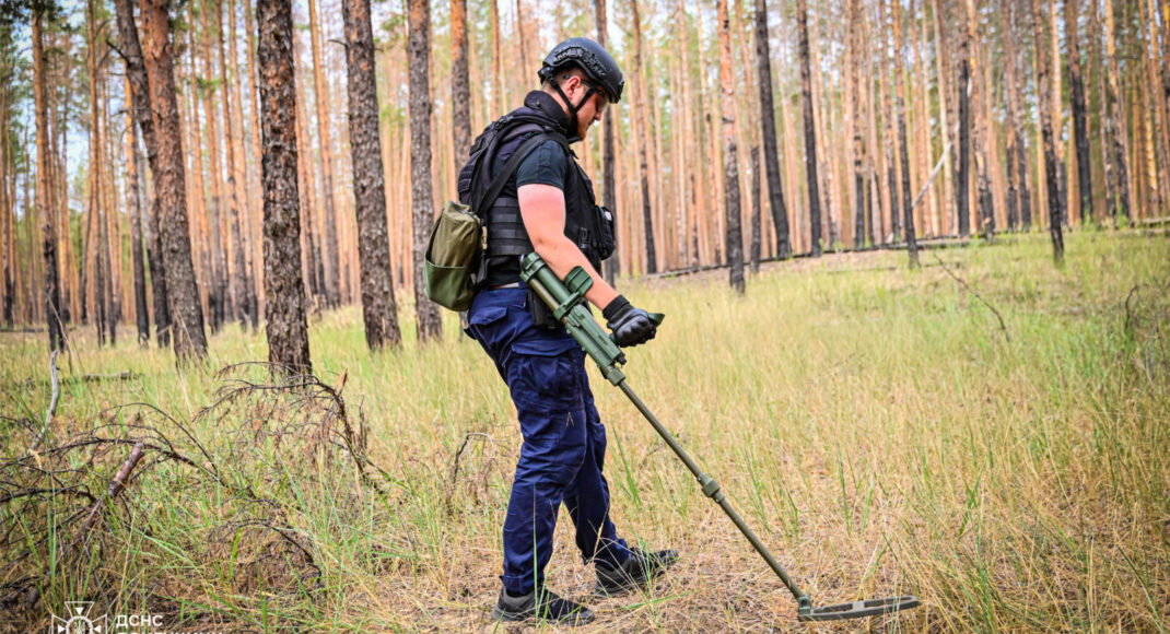 Піротехніки ДСНС на Донеччині за минулу добу виявили та вилучили 57 одиниць боєприпасів