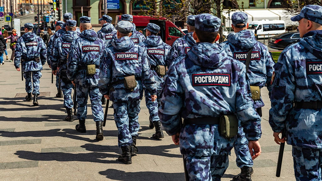 Оккупанты стянули дополнительные силы росгвардии на восток Украины для поиска дезертиров, — ЦНС