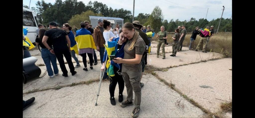 Сьогодні 15 військовослужбовців "Азову" повернулося додому після понад 2 років російського полону