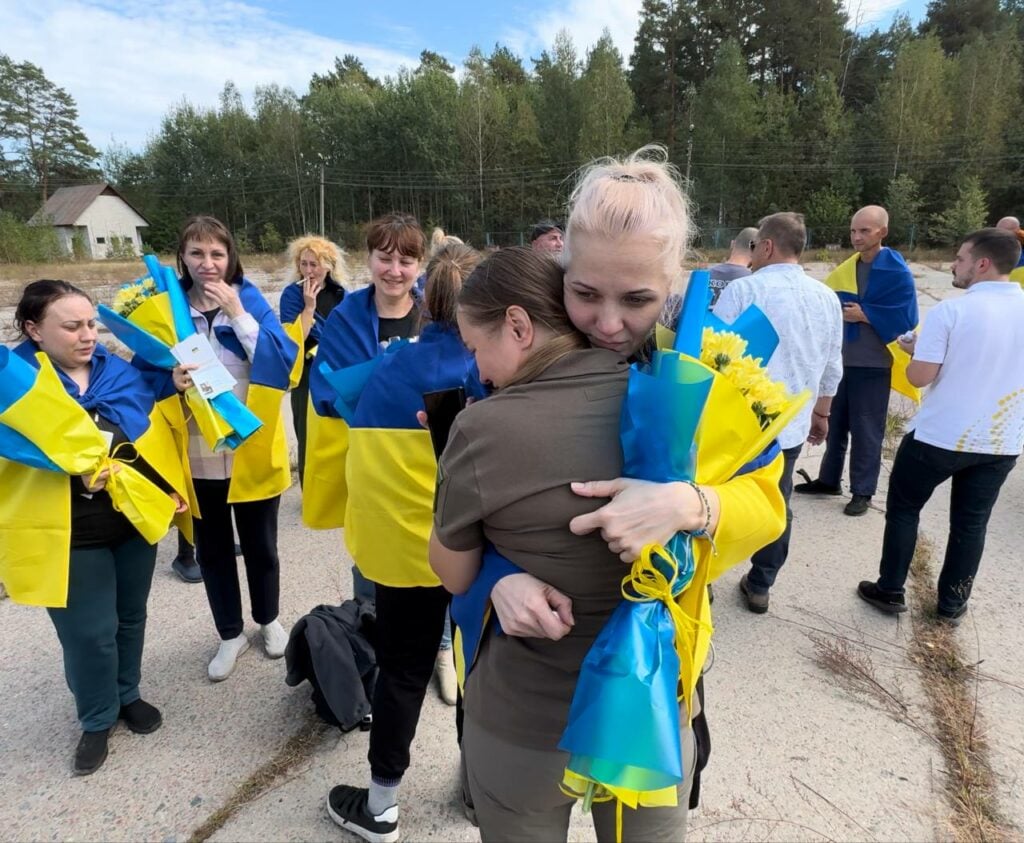 Сьогодні 15 військовослужбовців "Азову" повернулося додому після понад двох років російського полону