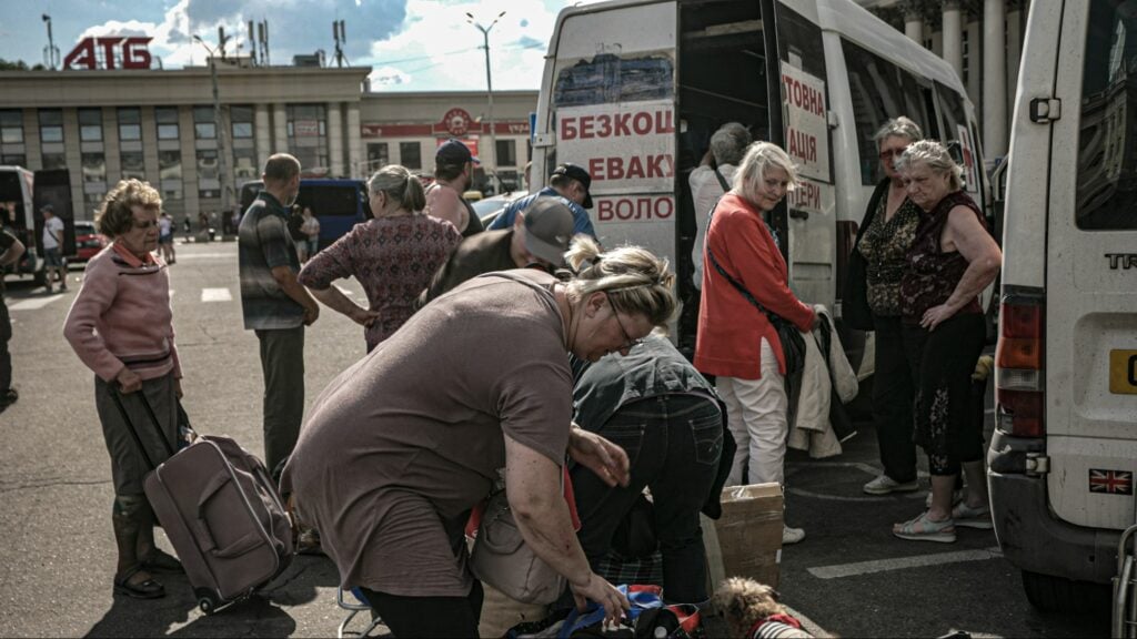 Добра справа евакуює з Донеччини