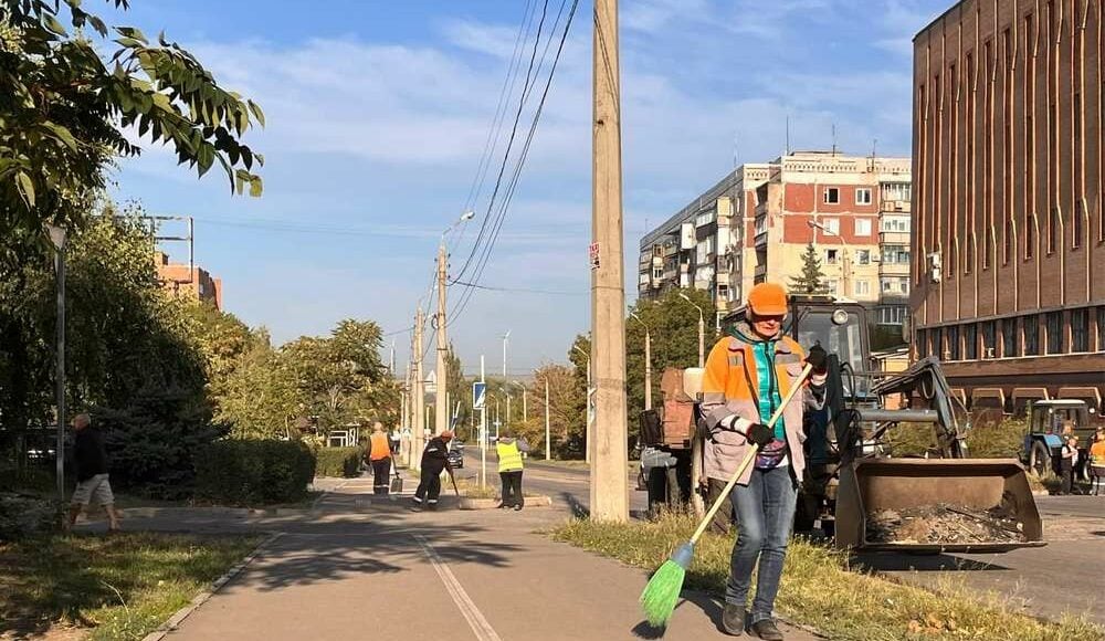 В Краматорске ликвидируют последствия ночного обстрела (фото)