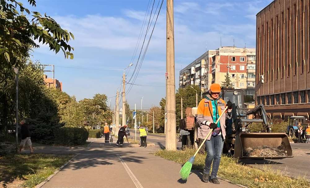 У Краматорську ліквідовують наслідки нічного обстрілу (фото)