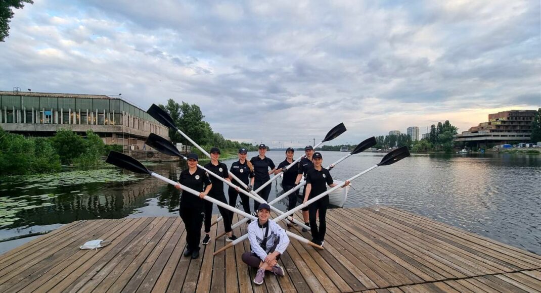 На Чемпионате Украины по гребле на ялах победила женская команда мариупольских полицейских