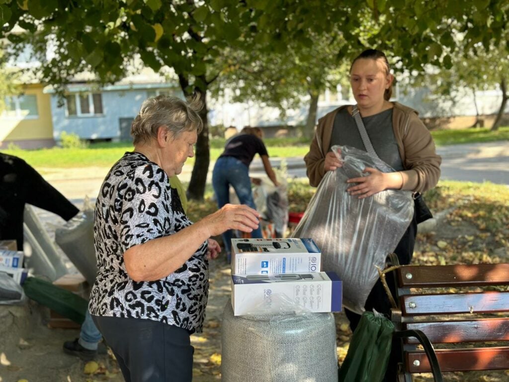 Евакуйовані жителі Покровська отримали допомогу в Шептицькій громаді (фото)