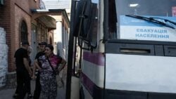 У Павлограді працює транзитний пункт евакуації для жителів Донеччини