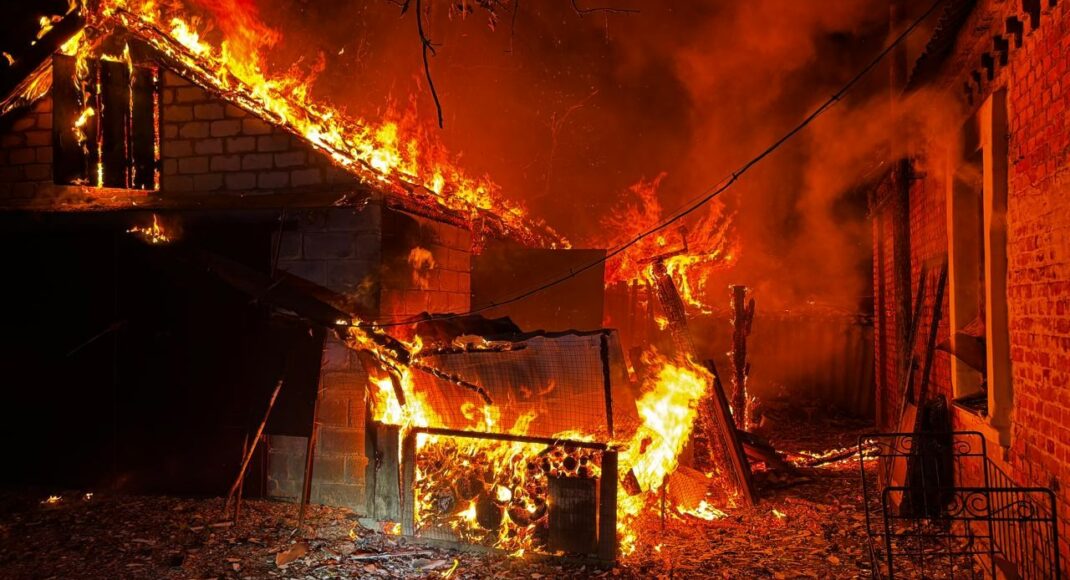 За добу рятувальники ліквідували 21 пожежу на Донеччині (фото)