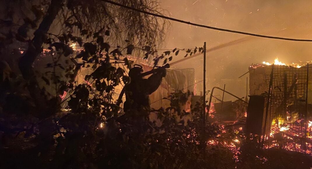 Рятувальники ліквідували наслідки ворожих масованих обстрілів у селищі Шевченко (фото)